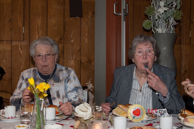 20150322 frans versteden fotografie - tilburginbeeld FRVE0693.jpg - eet met je hart lunch en creatieve workshop paastakken maken